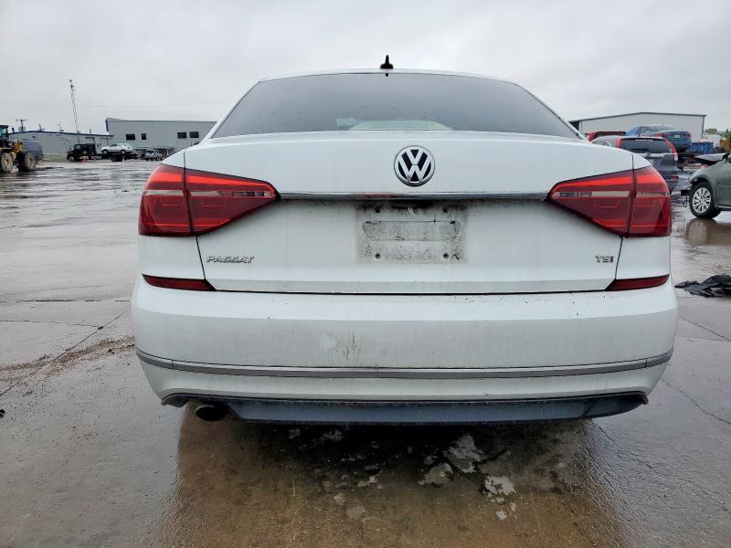  VOLKSWAGEN PASSAT 2017 White