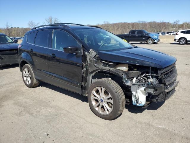  FORD ESCAPE 2018 Czarny