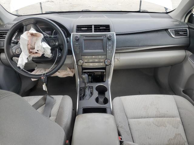Sedans TOYOTA CAMRY 2016 Srebrny