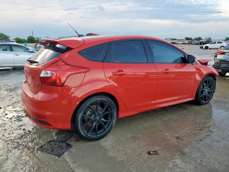 Hatchbacks FORD FOCUS 2013 Red