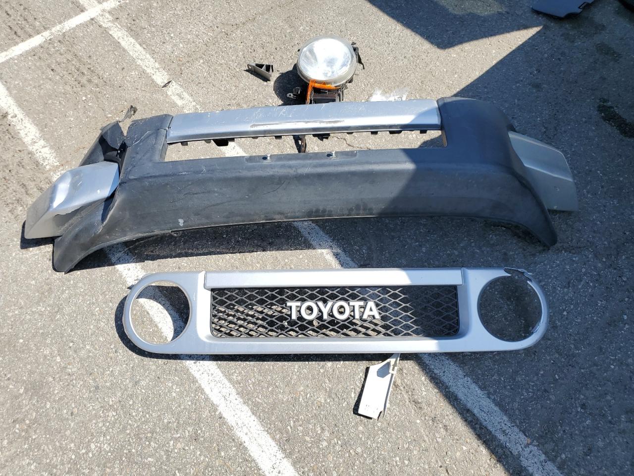 2012 Toyota FJ Cruiser - Image 13