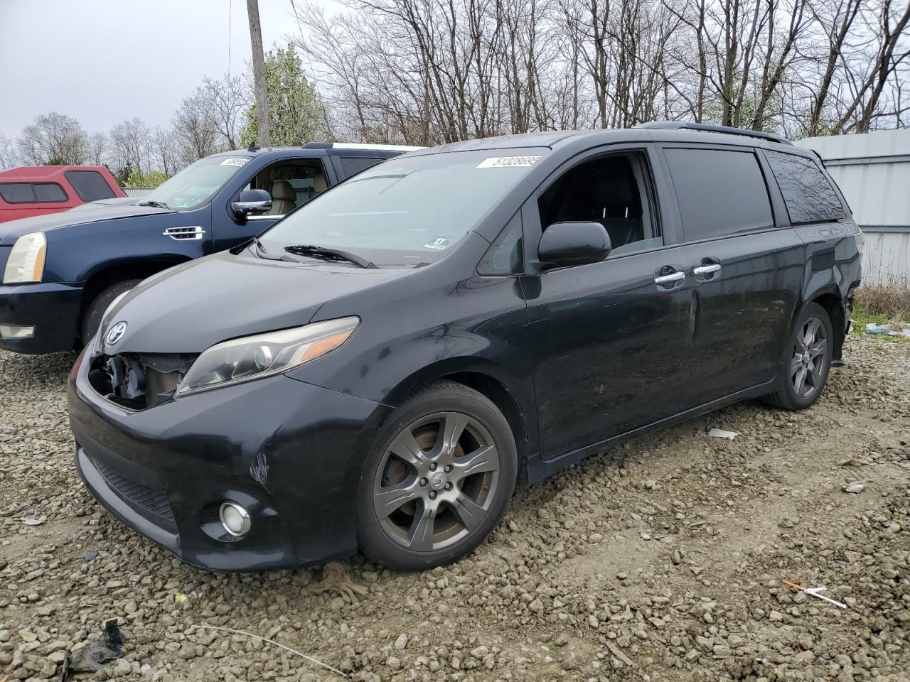 2017 Toyota Sienna Se for Sale in Windsor, NJ - Rear End