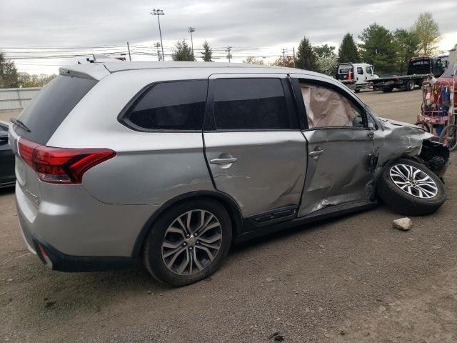  MITSUBISHI OUTLANDER 2018 Srebrny