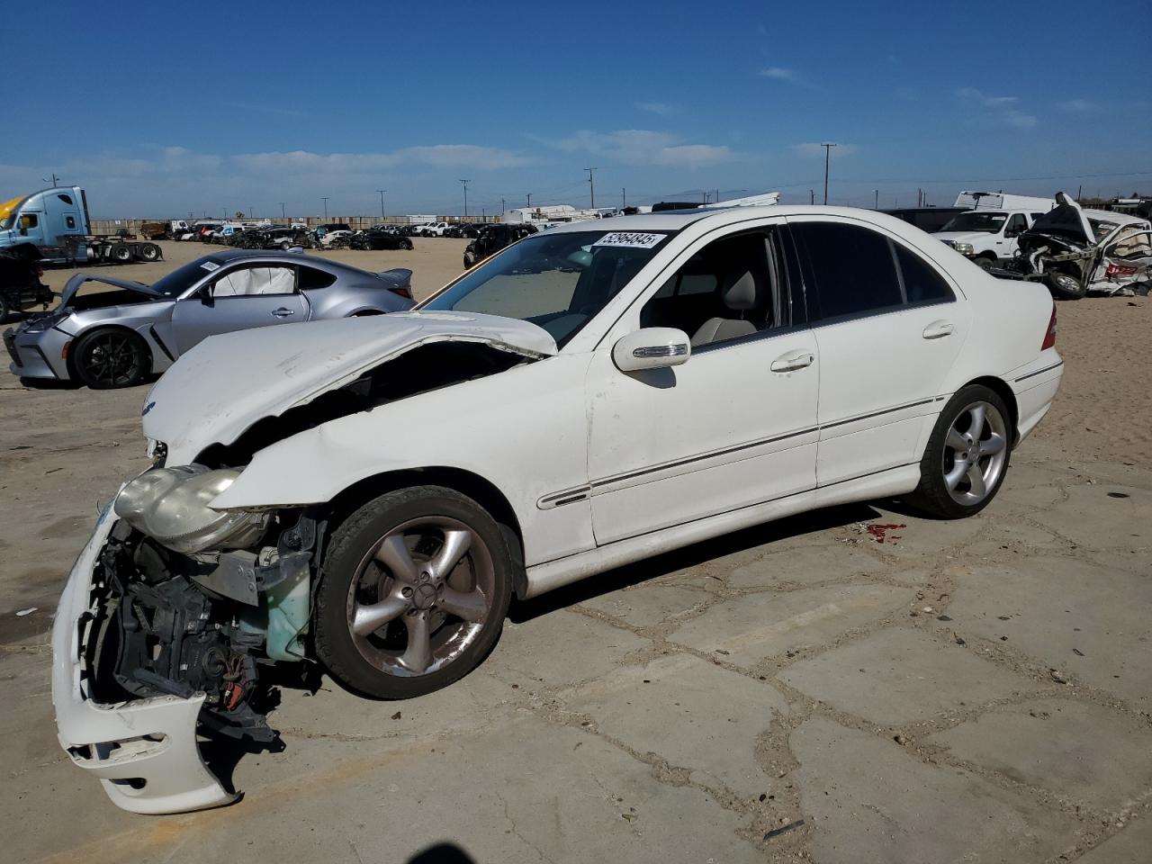 2005 Mercedes-Benz C 230K Sport Sedan zu verkaufen in Sun Valley, CA - Front End