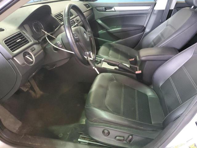 Седаны VOLKSWAGEN PASSAT 2014 Серебристый