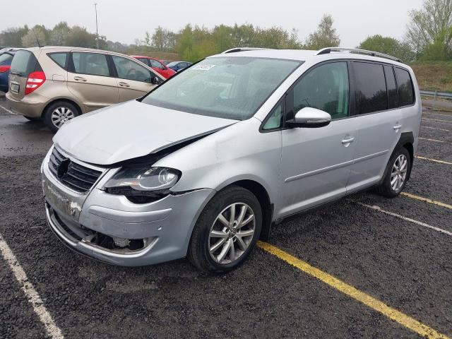 VOLKSWAGEN TOURAN MAT 2010