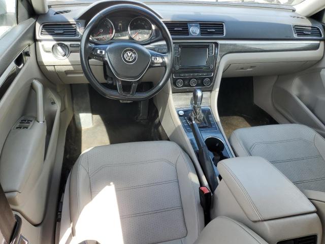  VOLKSWAGEN PASSAT 2017 Серебристый