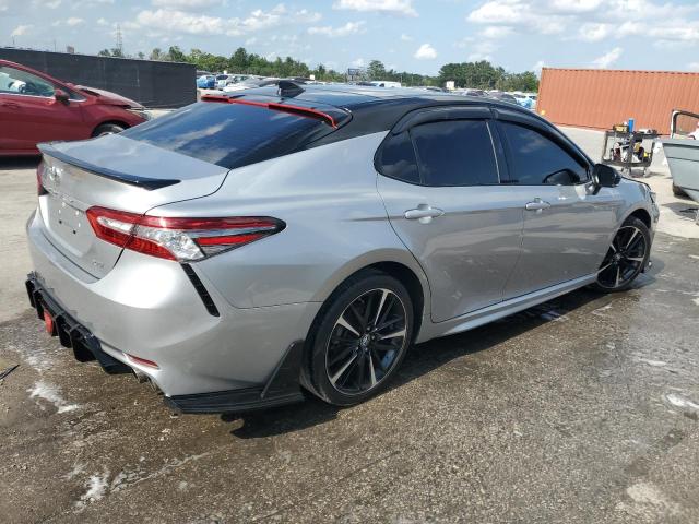  TOYOTA CAMRY 2019 Srebrny