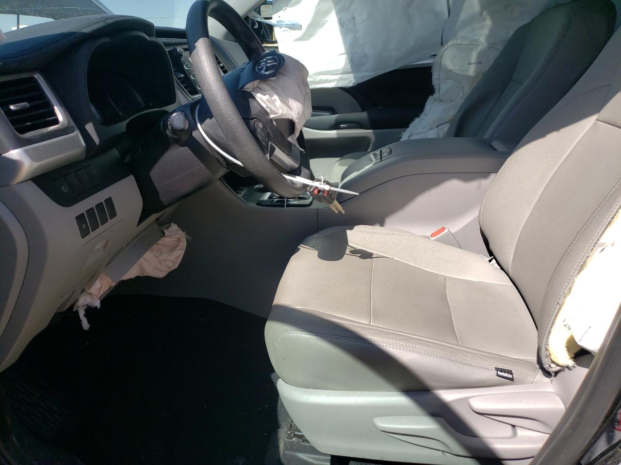5TDZZRFH5KS360833 TOYOTA HIGHLANDER 2019