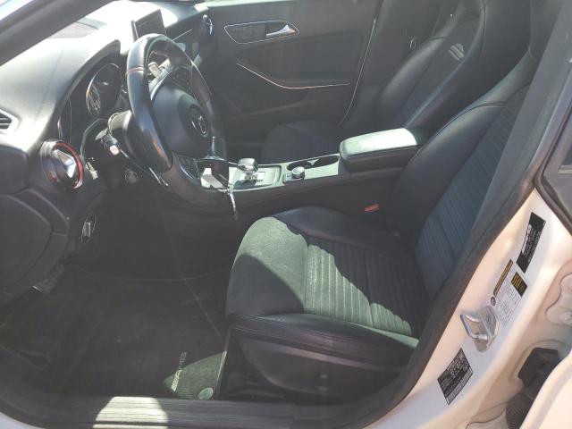 Sedans MERCEDES-BENZ CLA-CLASS 2015 White