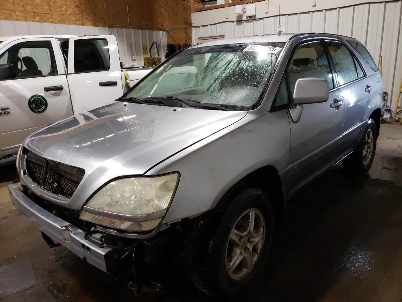 2002 Lexus Rx 300 продається в Anchorage, AK - Front End