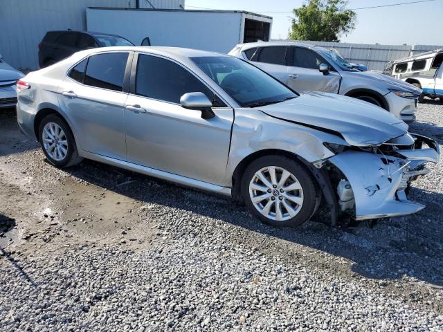  TOYOTA CAMRY 2018 Srebrny