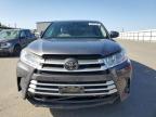2017 Toyota Highlander Le იყიდება Fresno-ში, CA - Vandalism