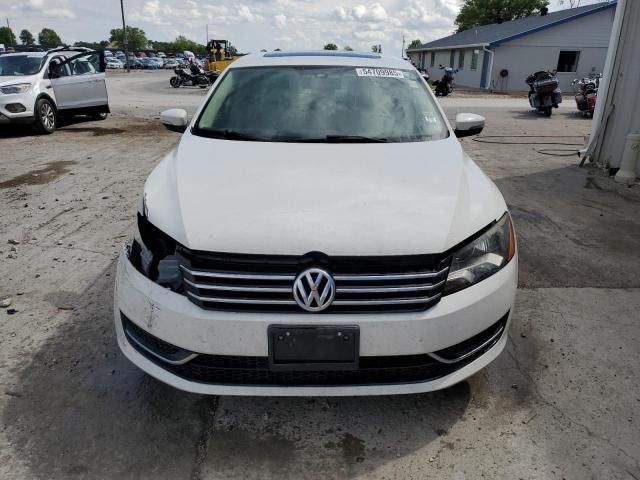 Sedans VOLKSWAGEN PASSAT 2014 Biały