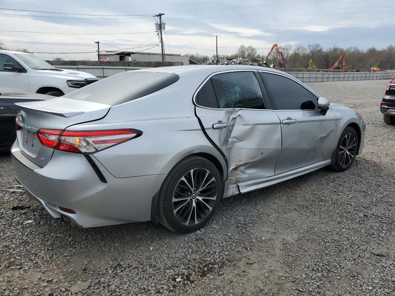 4T1B11HK8JU130695 TOYOTA CAMRY 2018