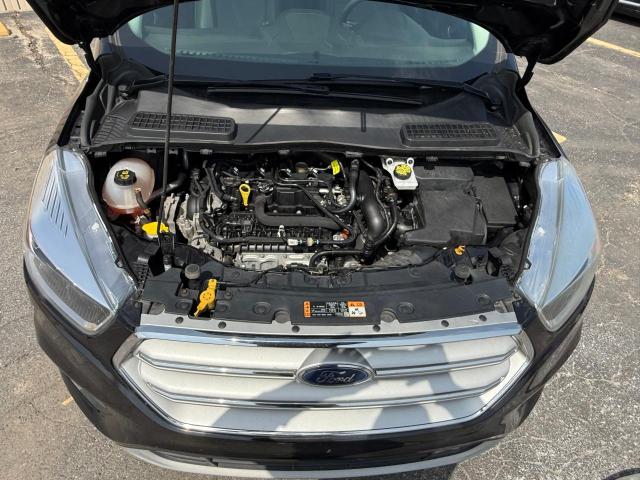 FORD ESCAPE 2019 Czarny