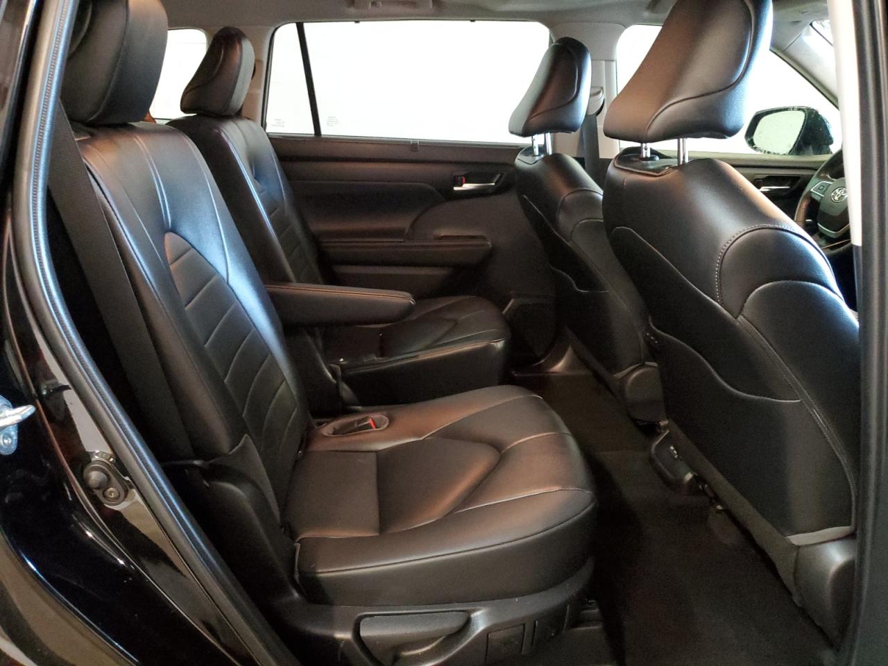 2023 Toyota Highlander L VIN: 5TDKDRBH3PS503355 Lot: 52572795