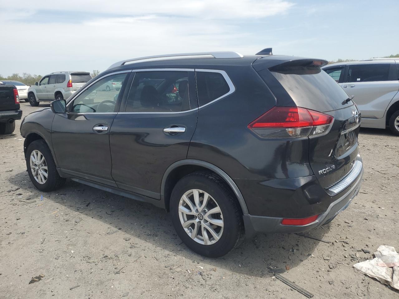 KNMAT2MV9JP608668 NISSAN ROGUE 2018