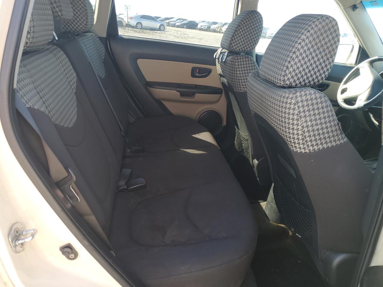 2011 Kia Soul + VIN: KNDJT2A25B7714806 Lot: 52571565