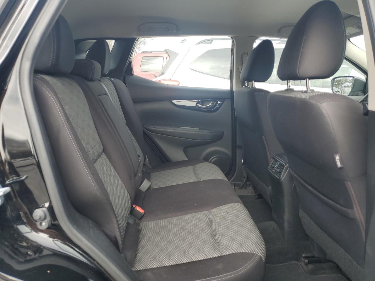 JN1BJ1CR7HW127698 NISSAN ROGUE 2017