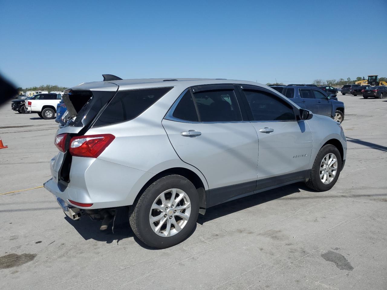 2GNAXJEV3J6239407 CHEVROLET EQUINOX 2018