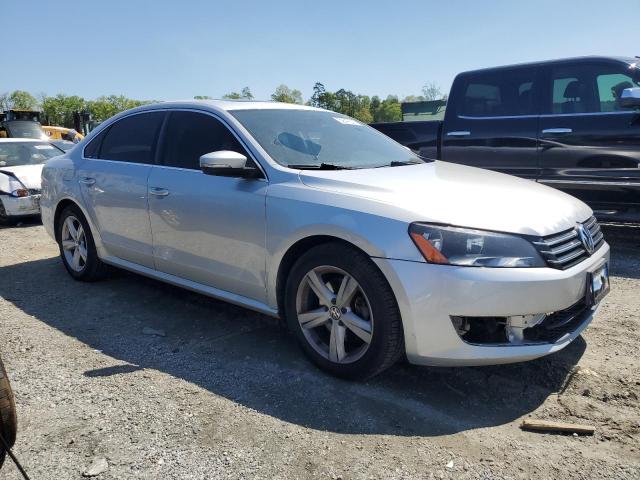 Седаны VOLKSWAGEN PASSAT 2013 Серебристый