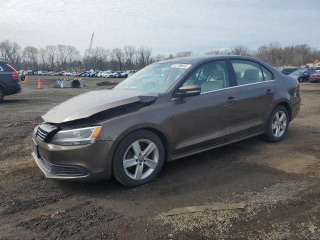 Sedans VOLKSWAGEN JETTA 2014 Brown