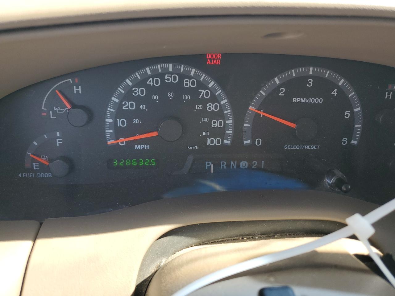 2000 Ford Expedition Xlt VIN: 1FMRU1561YLC04570 Lot: 52960845