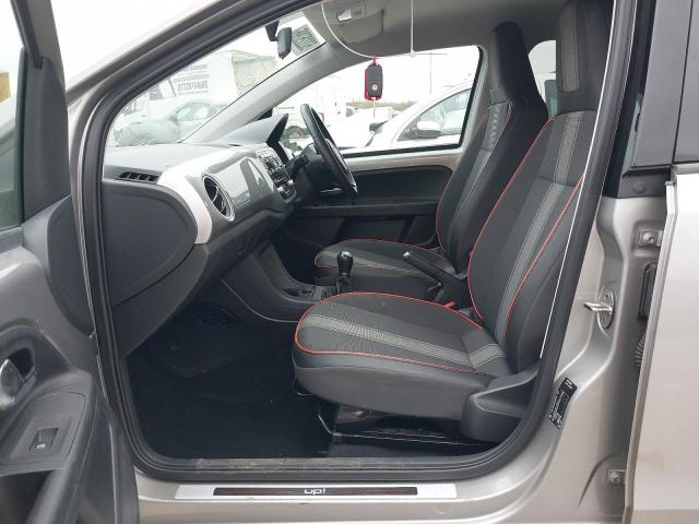 2014 VOLKSWAGEN GROOVE UP