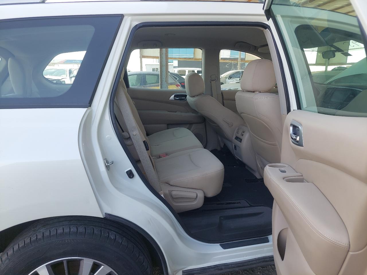 5N1DR2M54KC599863 - 2019 Nissan Pathfinder - #undefined