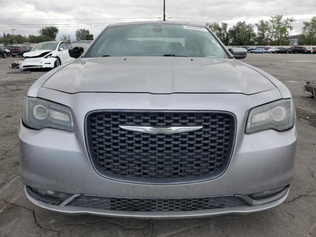  CHRYSLER 300 2018 Серебристый