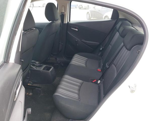 2017 MAZDA 2 SE