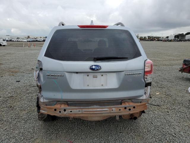  SUBARU FORESTER 2017 Серебристый