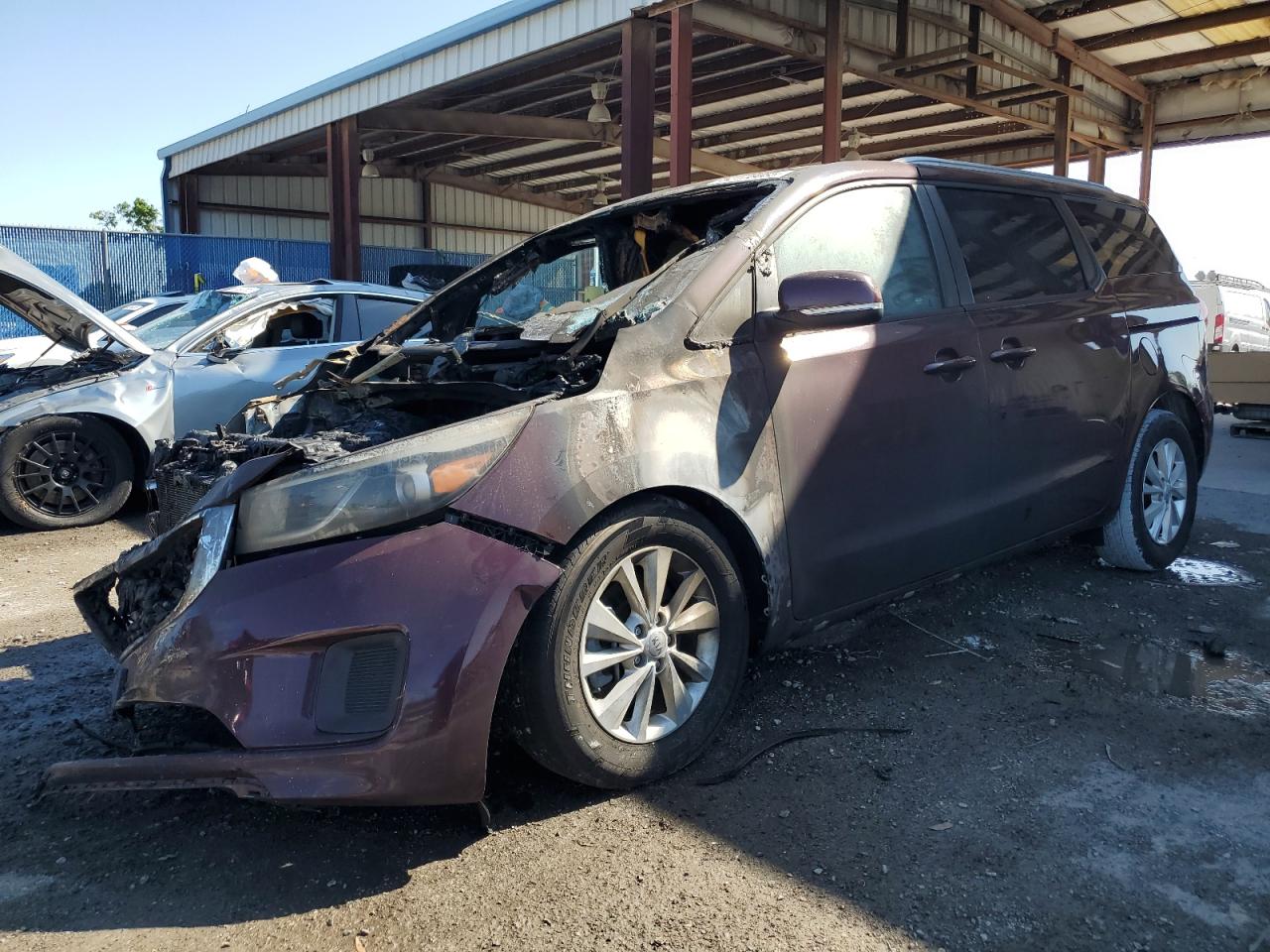 2015 Kia Sedona Lx for Sale in Riverview, FL - Burn - Engine