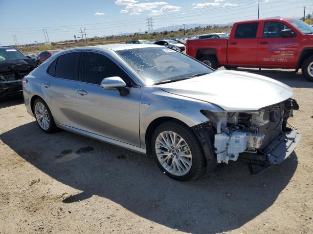  TOYOTA CAMRY 2018 Srebrny