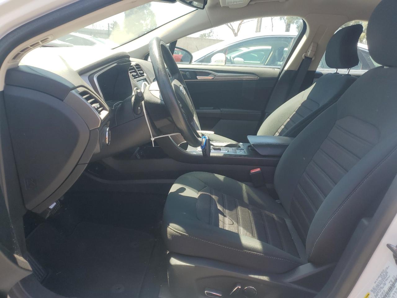 2019 Ford Fusion Se VIN: 3FA6P0LU1KR263983 Lot: 54038225