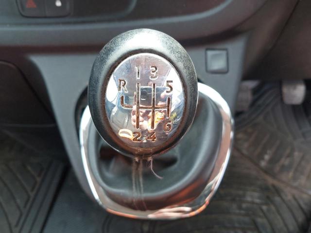2015 VAUXHALL VIVARO 270
