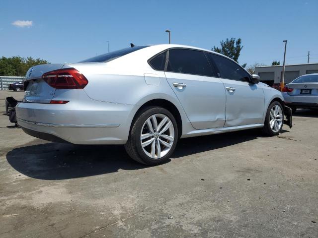  VOLKSWAGEN PASSAT 2019 Srebrny