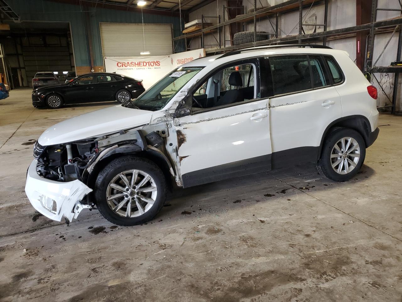Eldridge, IA에서 판매 중인 2018 Volkswagen Tiguan Limited - Front End