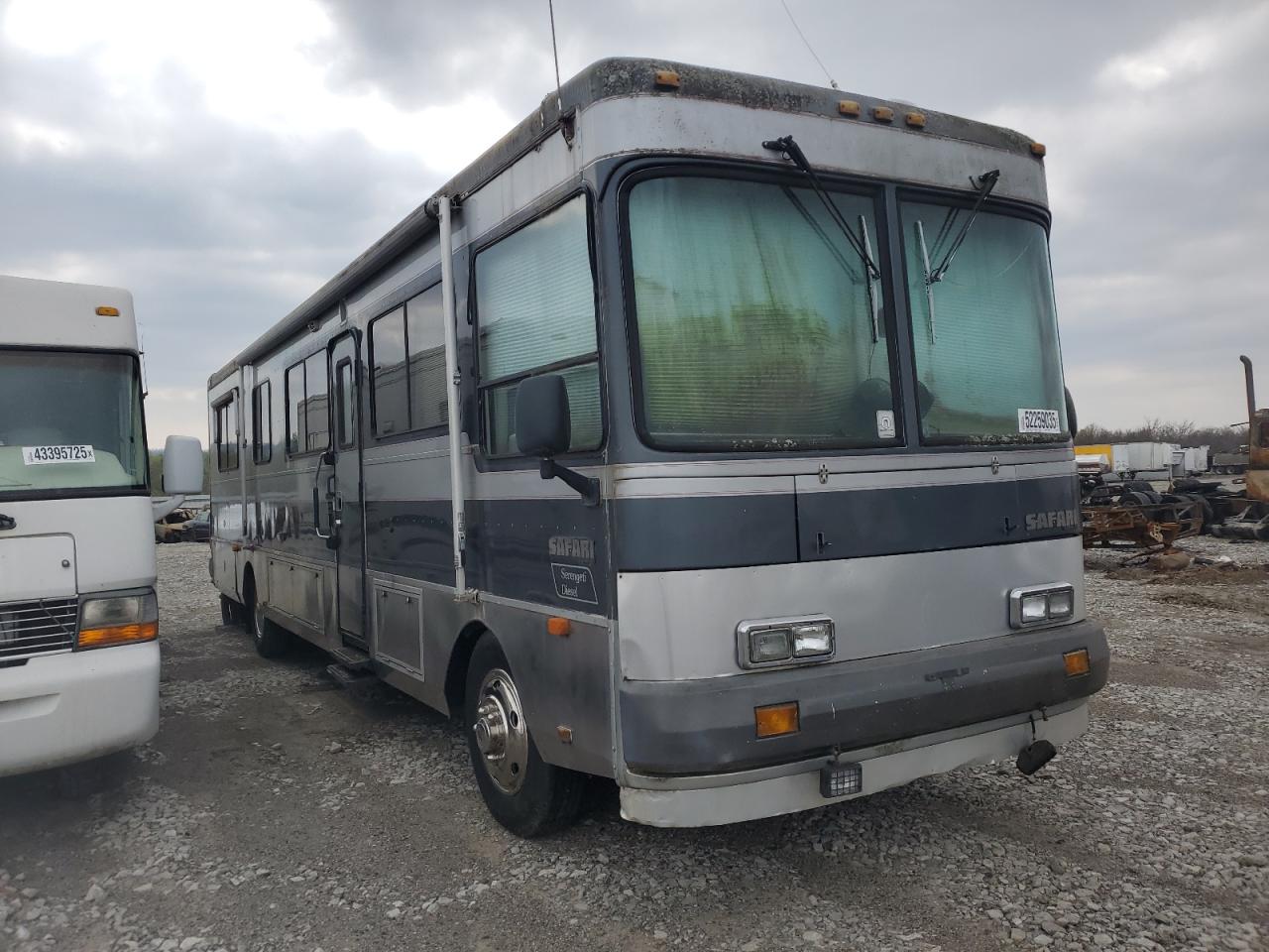 1989 Oshkosh Motor Truck Co. Conventional V for Sale in Earlington, KY - Hail