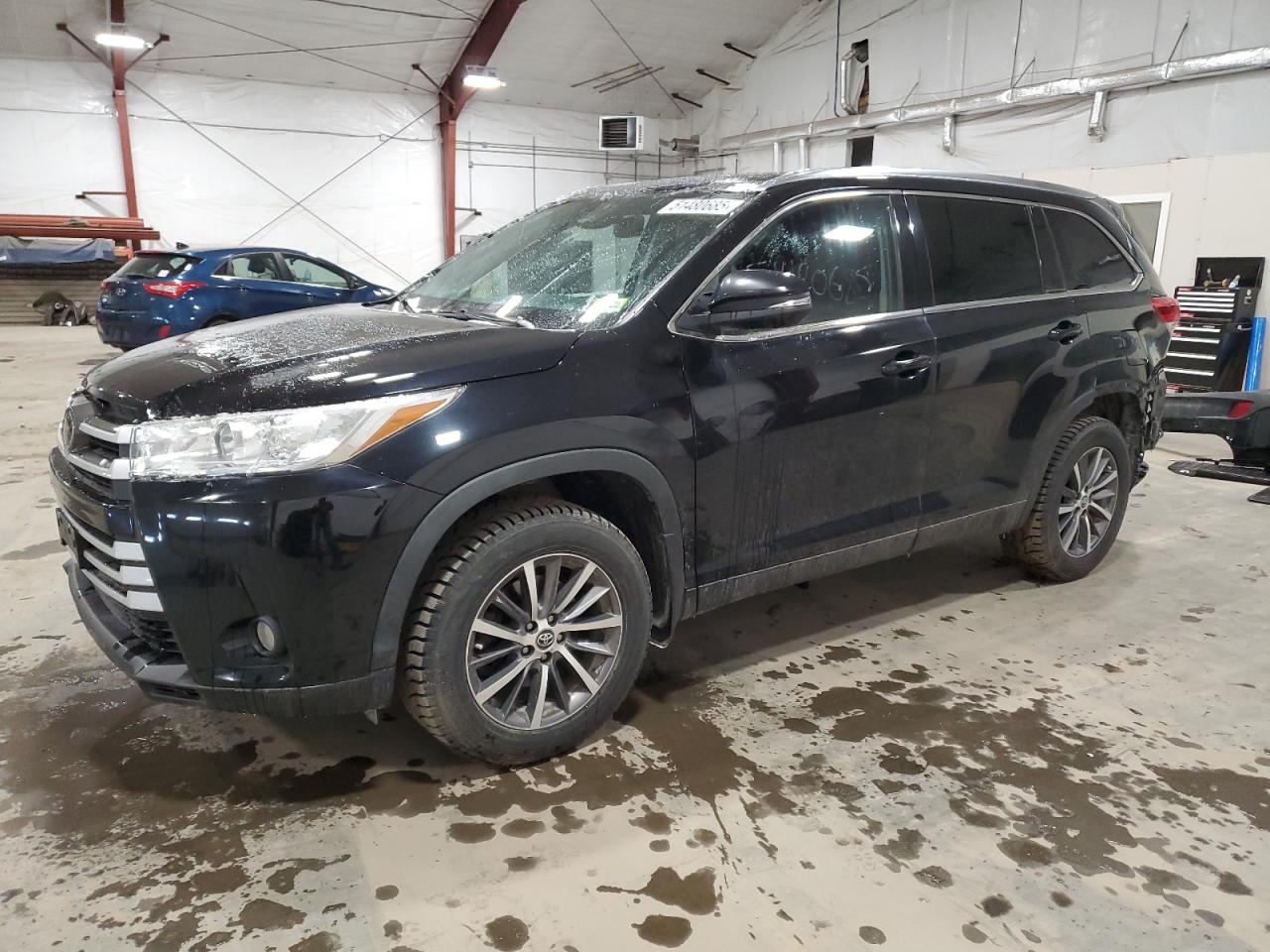 2019 Toyota Highlander Se იყიდება Center Rutland-ში, VT - Rear End