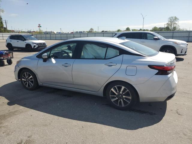  NISSAN VERSA 2021 Srebrny
