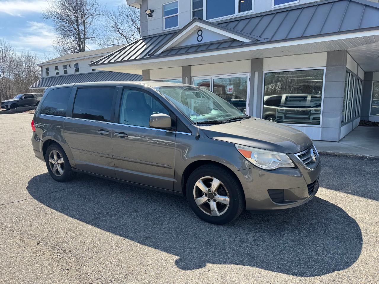 2010 Volkswagen Routan Se for Sale in North Billerica, MA - Minor Dent/Scratches