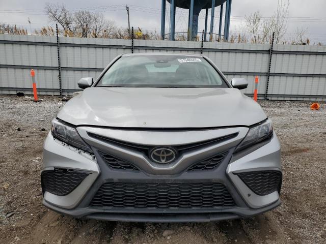  TOYOTA CAMRY 2021 Серебристый