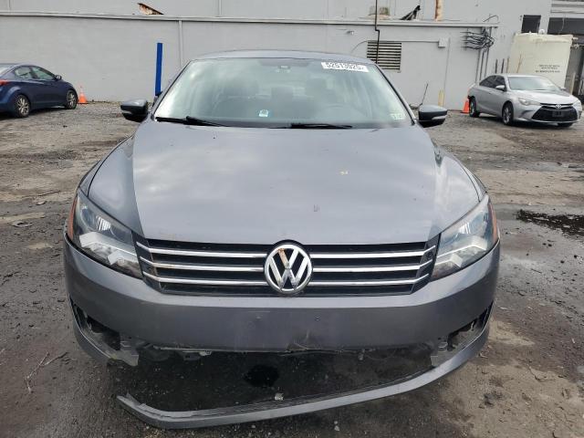 Sedans VOLKSWAGEN PASSAT 2013 Szary