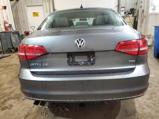 Sedans VOLKSWAGEN JETTA 2015 Szary
