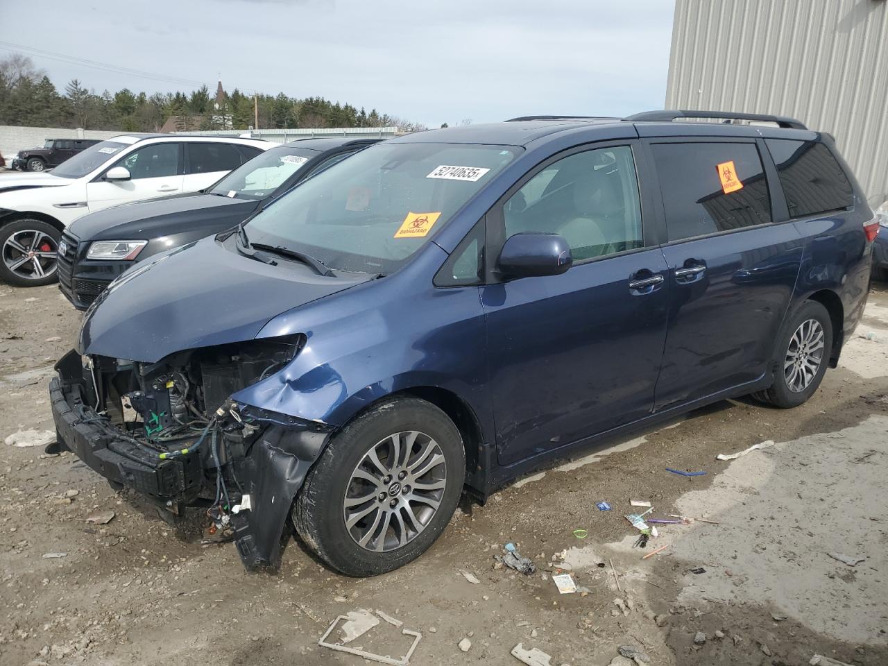 2019 Toyota Sienna Xle for Sale in Franklin, WI - Front End