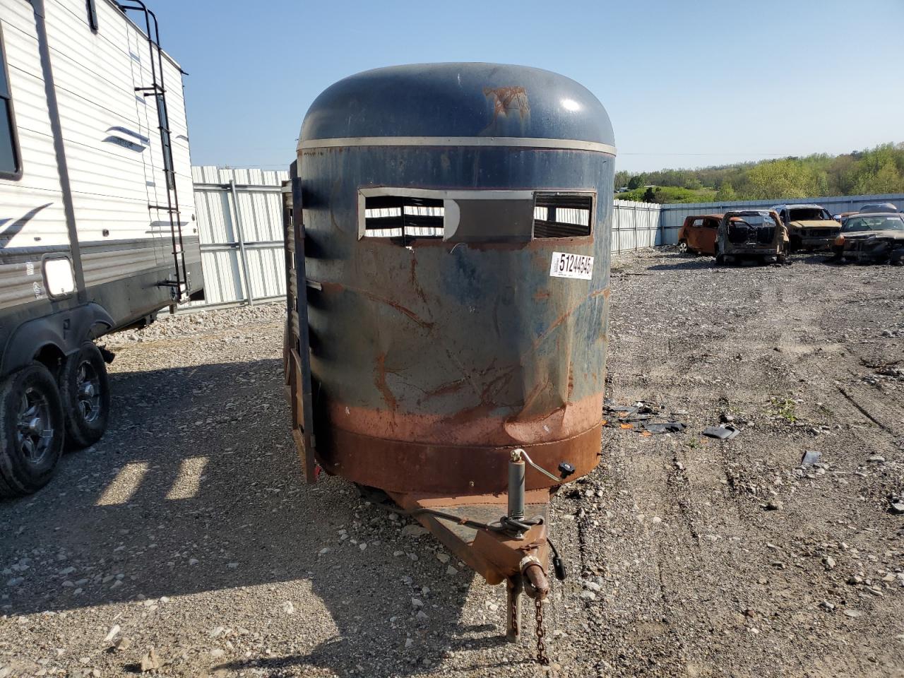 2016 Livestock Trailer VIN: 12345678912345678 Lot: 51244545