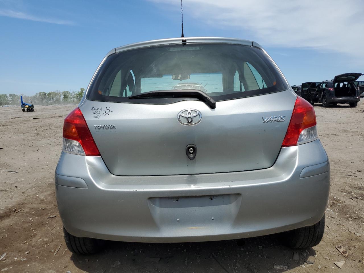 2009 Toyota Yaris VIN: JTDJT903095261798 Lot: 54152805