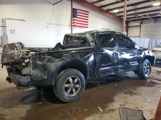  NISSAN TITAN 2015 Czarny